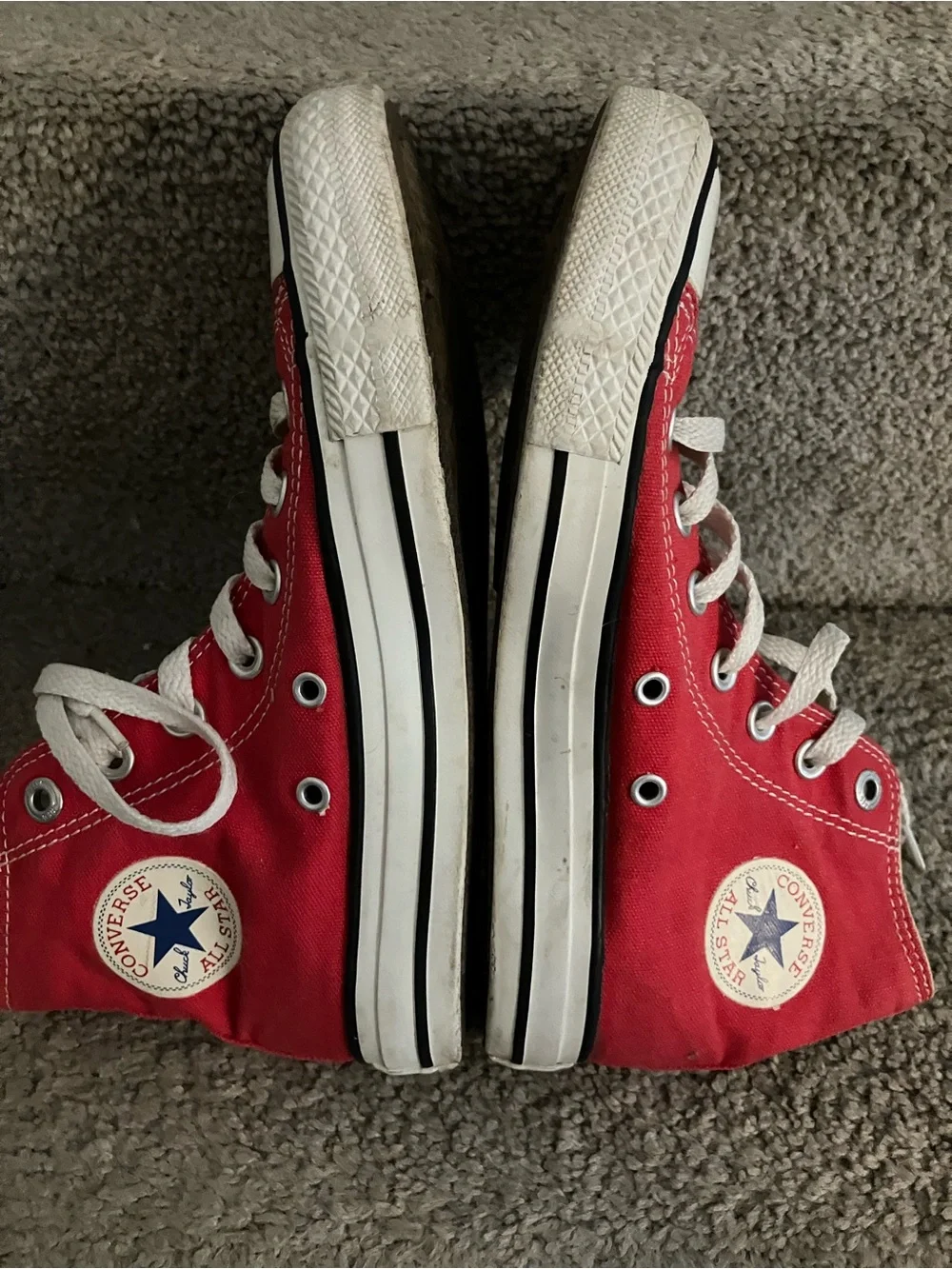 IN GREAT CONDITION! CONVERSE CHUCK TAYLOR ALL STAR HI TOPS KIDS UNISEX SIZE 4
